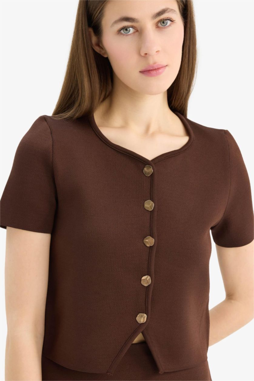Kadın Kahve Fitted Bisiklet Yaka Düğmeli Kısa Kollu Triko Hırka