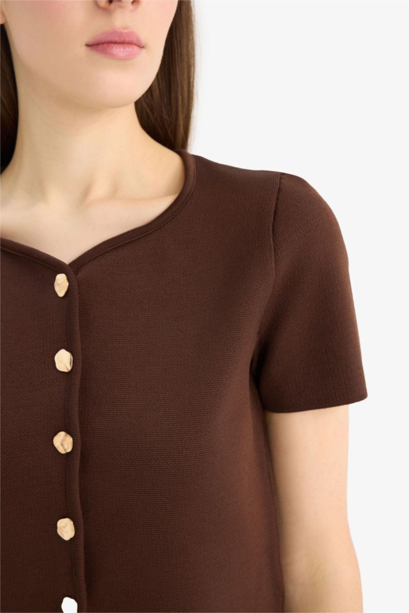 Kadın Kahve Fitted Bisiklet Yaka Düğmeli Kısa Kollu Triko Hırka