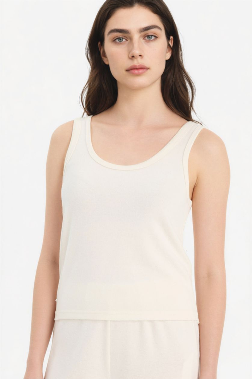 Kadın Kırık Beyaz Loose Fit Yuvarlak Yaka Beyaz Triko Görünümlü Atlet