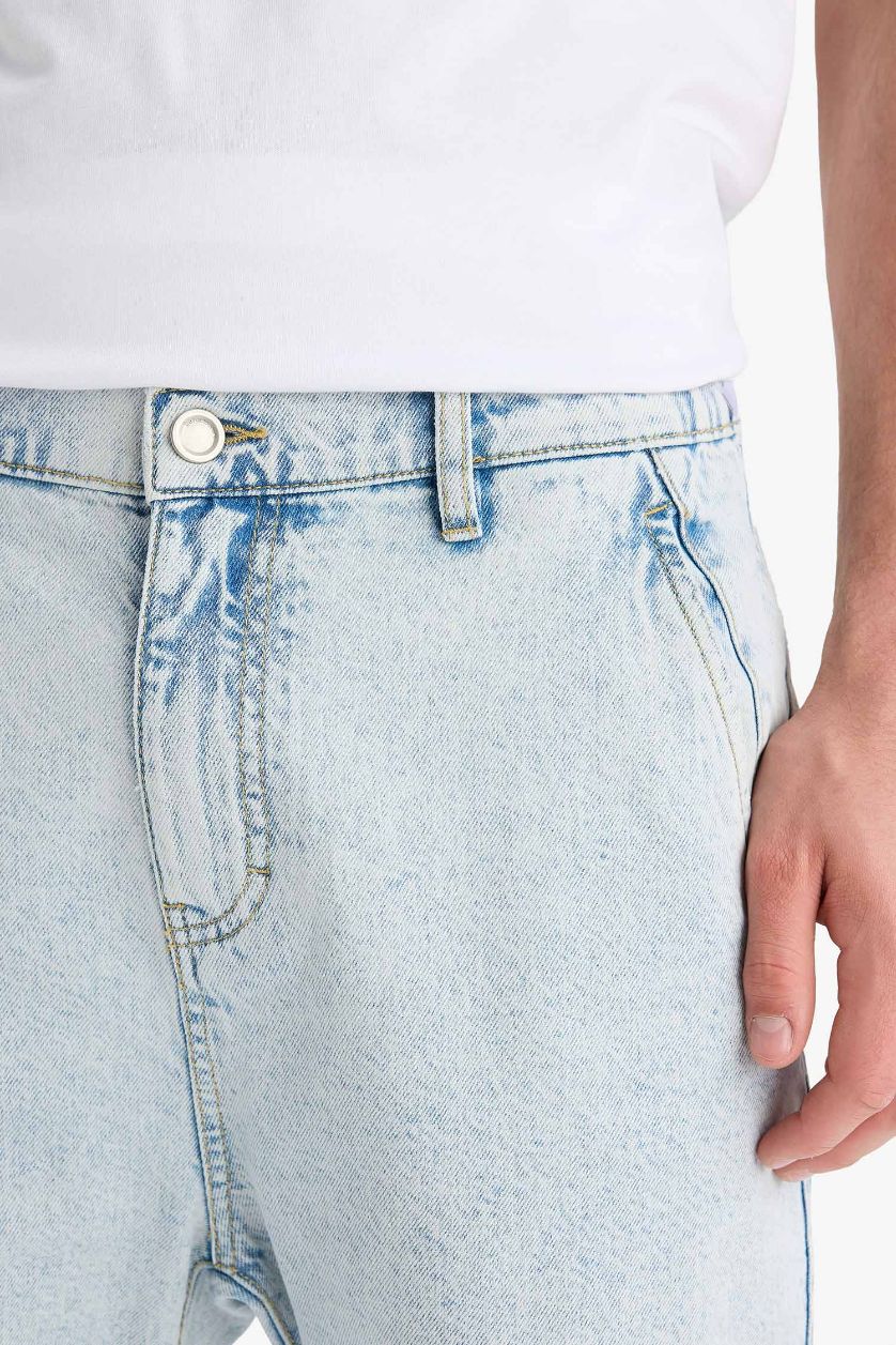 Мужчины Ледяной голубой Джинсы с эластичной посадкой, свободного кроя и прямыми штанинами