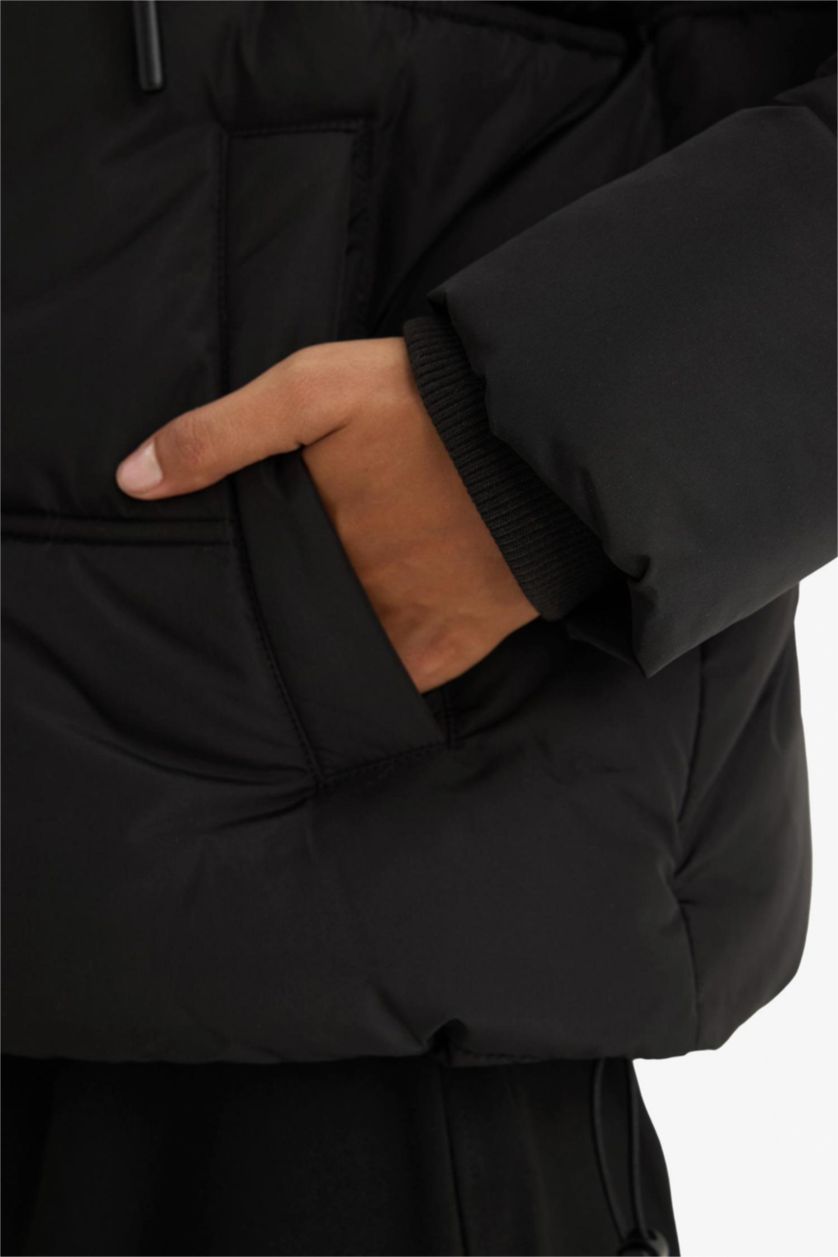 حريمي أسود جاكيت بامب قصة عادية بكابيشون