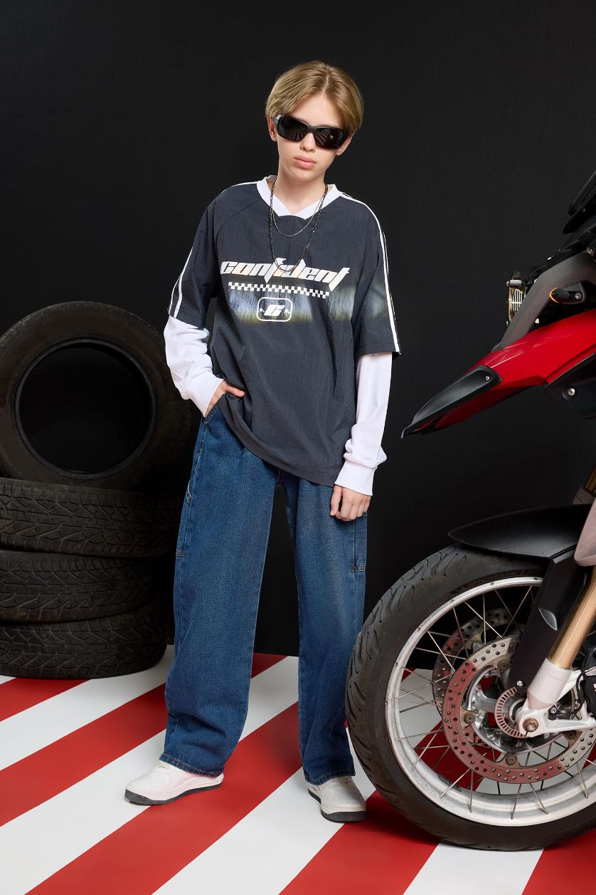 BOYS & TEENS Anthracite Boy Oversize V-Neck Printed Parachute T-Shirt