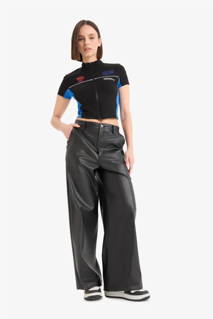 Kadın Siyah Fitted Fermuarlı Dik Yaka Baskılı Kısa Kollu Hırka