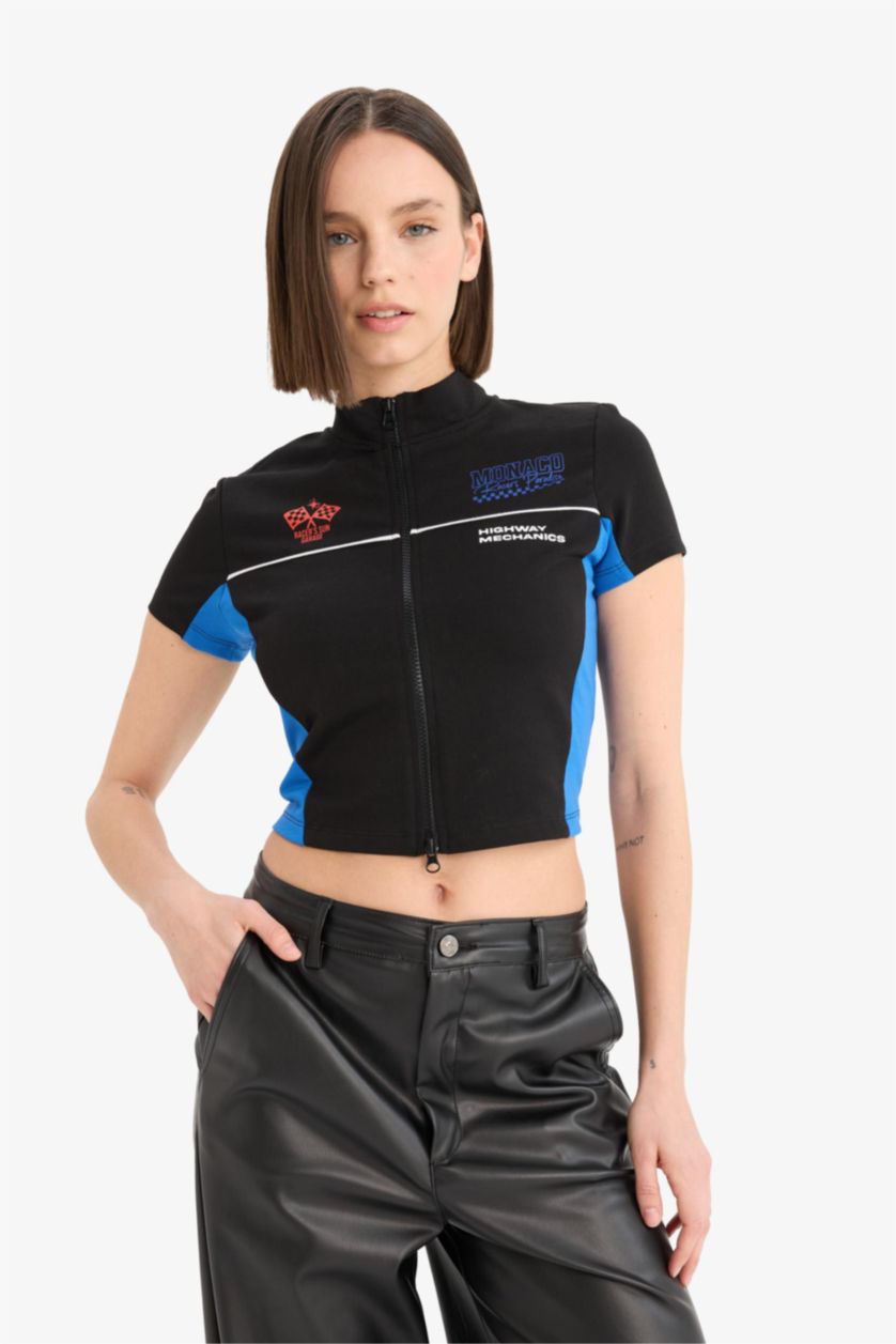 Kadın Siyah Fitted Fermuarlı Dik Yaka Baskılı Kısa Kollu Hırka