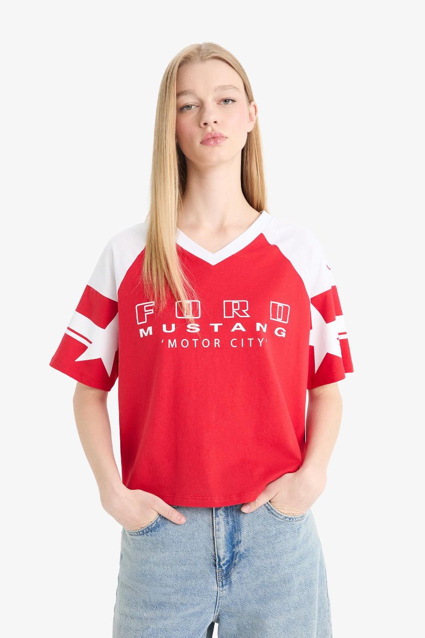 Kadın Kırmızı Ford Motor Company Oversize Geniş Kalıp V Yaka Kısa Kollu Tişört