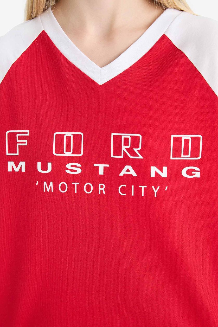 Kadın Kırmızı Ford Motor Company Oversize Geniş Kalıp V Yaka Kısa Kollu Tişört
