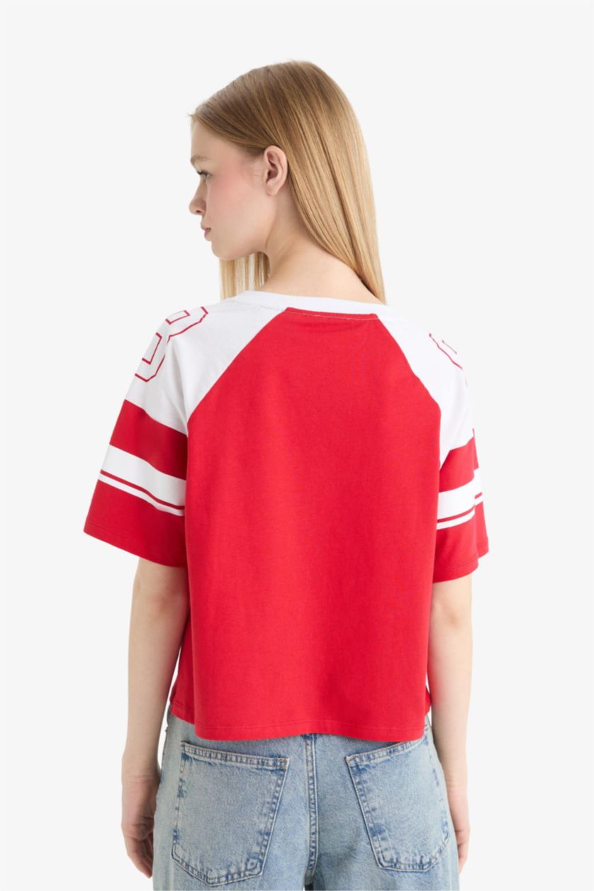 Kadın Kırmızı Ford Motor Company Oversize Geniş Kalıp V Yaka Kısa Kollu Tişört