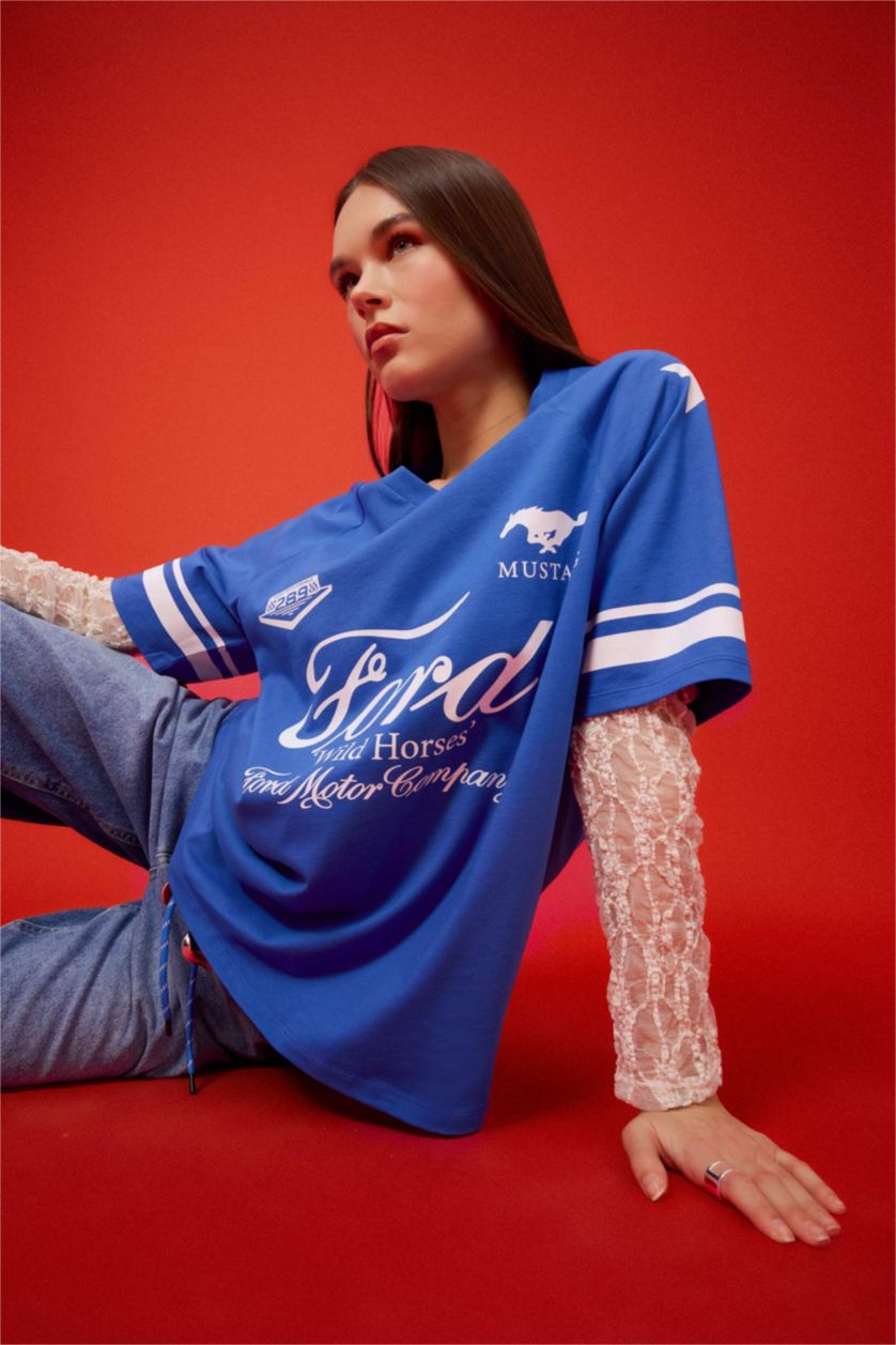 Kadın Royal Ford Motor Company Oversize Geniş Kalıp V Yaka Baskılı Kısa Kollu Tişört