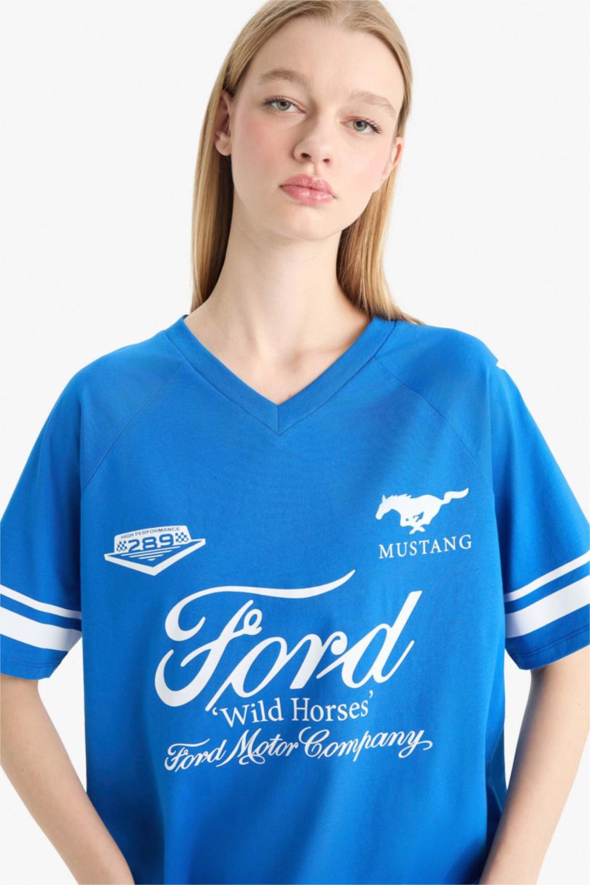 Kadın Royal Ford Motor Company Oversize Geniş Kalıp V Yaka Baskılı Kısa Kollu Tişört