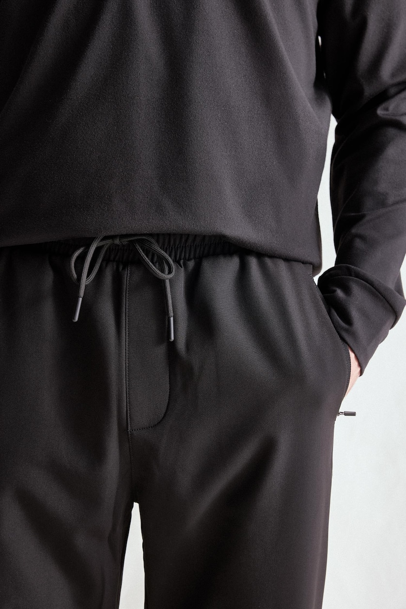Erkek Siyah Sıcak Tutan Standart Fit Dokuma Sporcu Jogger