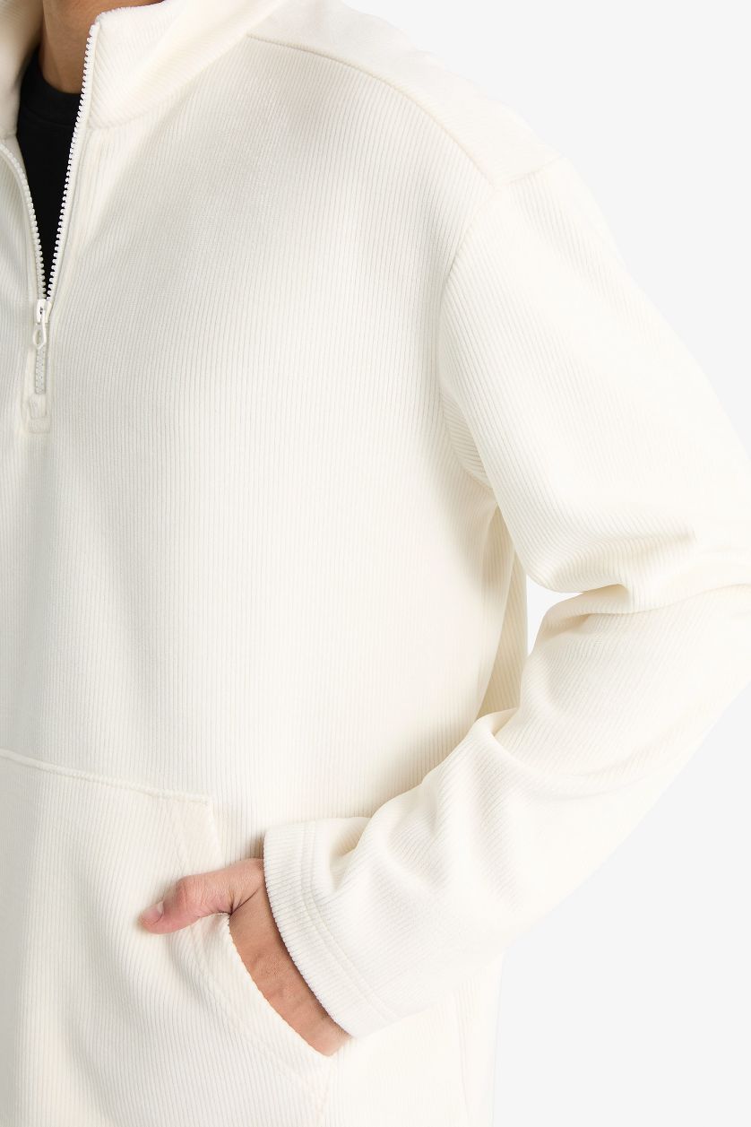 Erkek Ekru Yumuşak Tuşe Kadife Sweatshirt