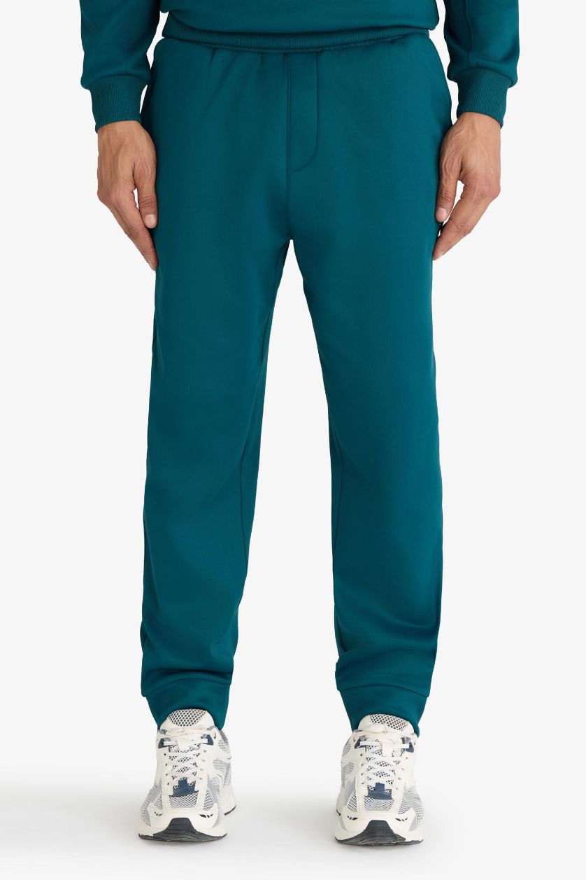 Man Dark Green Standard Fit Jogger Sweatpants