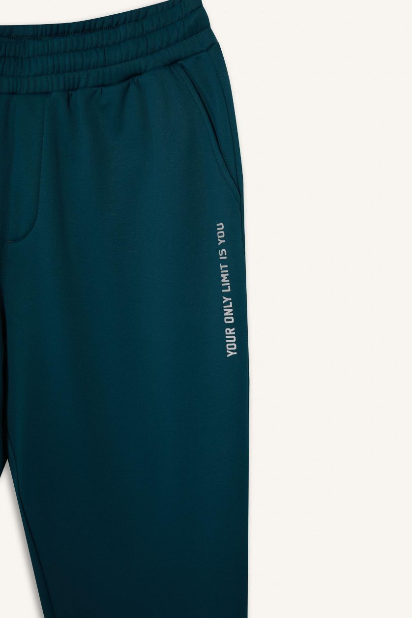 Man Dark Green Standard Fit Jogger Sweatpants
