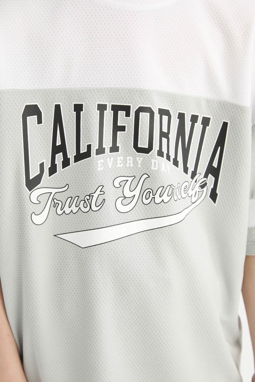 Erkek Çocuk - Genç Erkek Açık Gri Oversize Geniş Kalıp Bisiklet Yaka Renk Bloklu Baskılı Kısa Kollu Tişört Erkek Çocuk