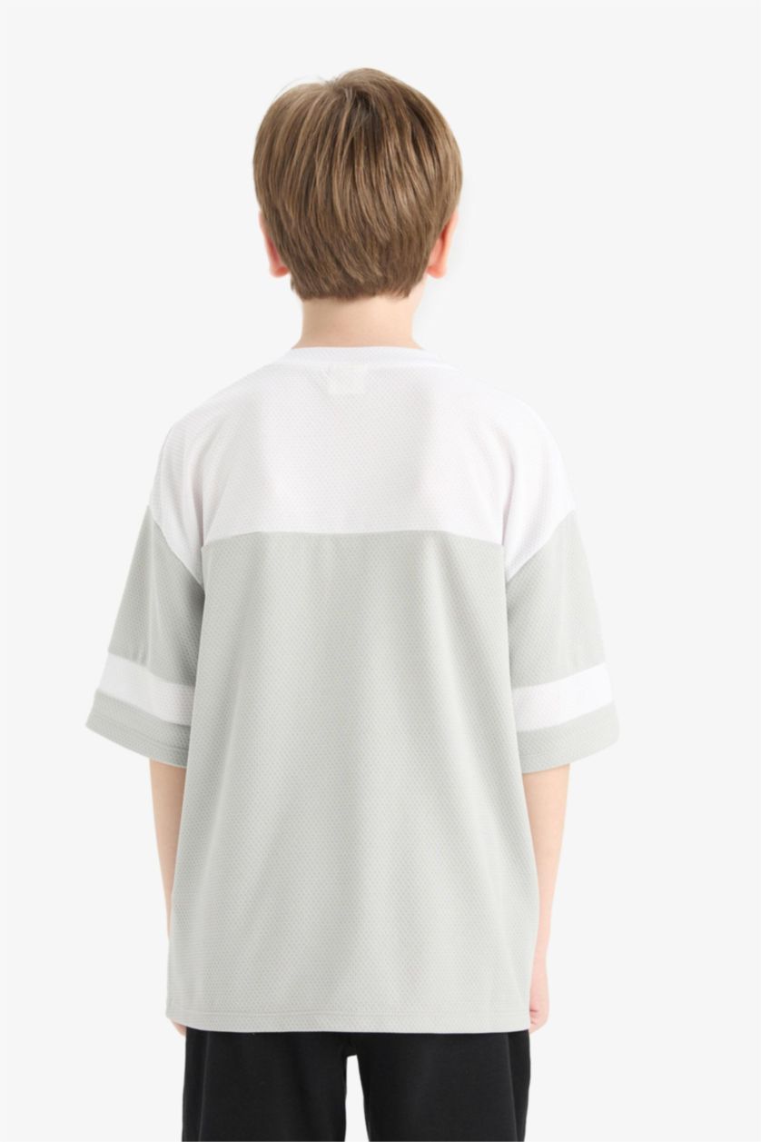 Erkek Çocuk - Genç Erkek Açık Gri Oversize Geniş Kalıp Bisiklet Yaka Renk Bloklu Baskılı Kısa Kollu Tişört Erkek Çocuk