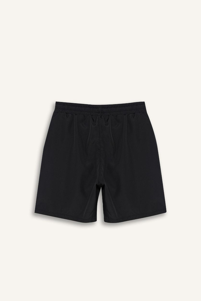 أولادي أسود شورت اولادي أسود بطبعة شعار قماش خفيف قصة عادية