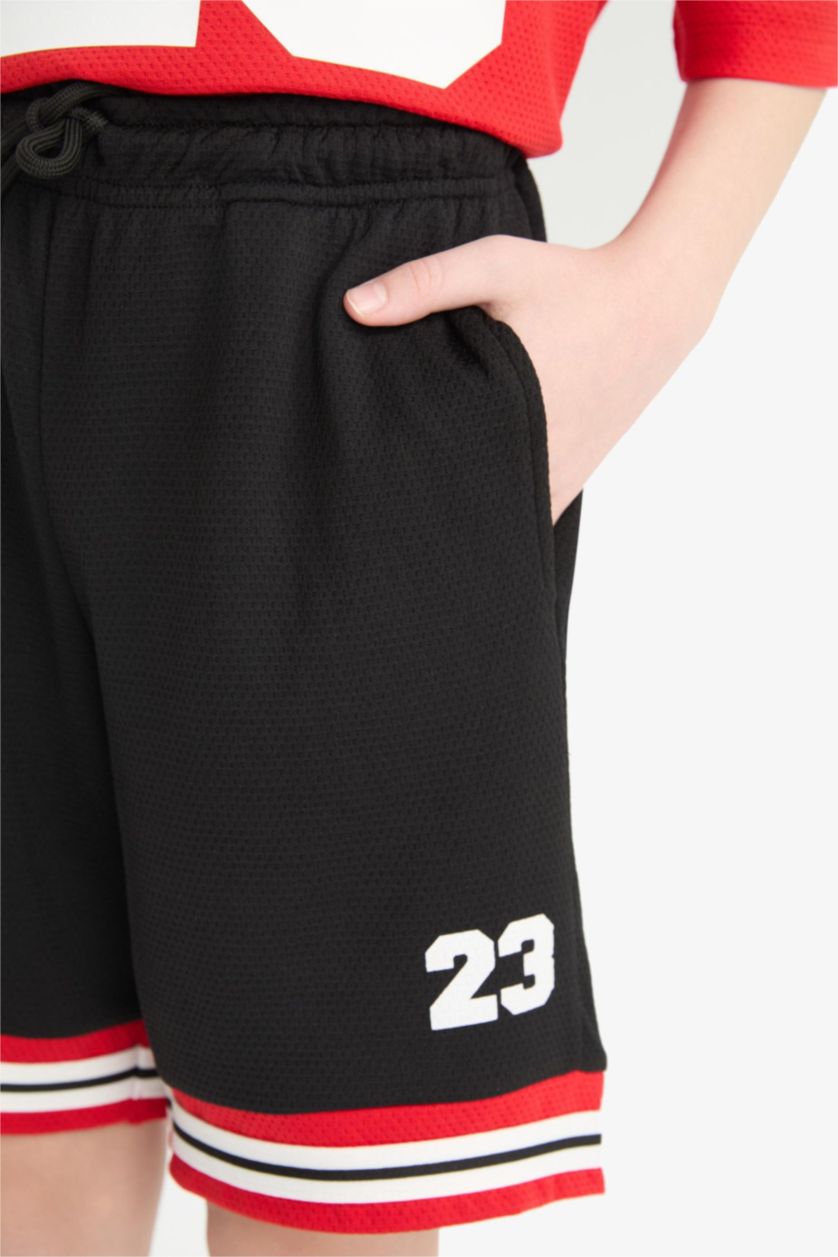 أولادي أسود شورت اولادي بطبعة شعار قماش خفيف قصة عادية