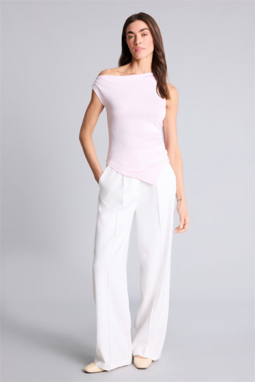 Woman Light Pink تيشيرت نص ردن سليم فيت بكتف واحد