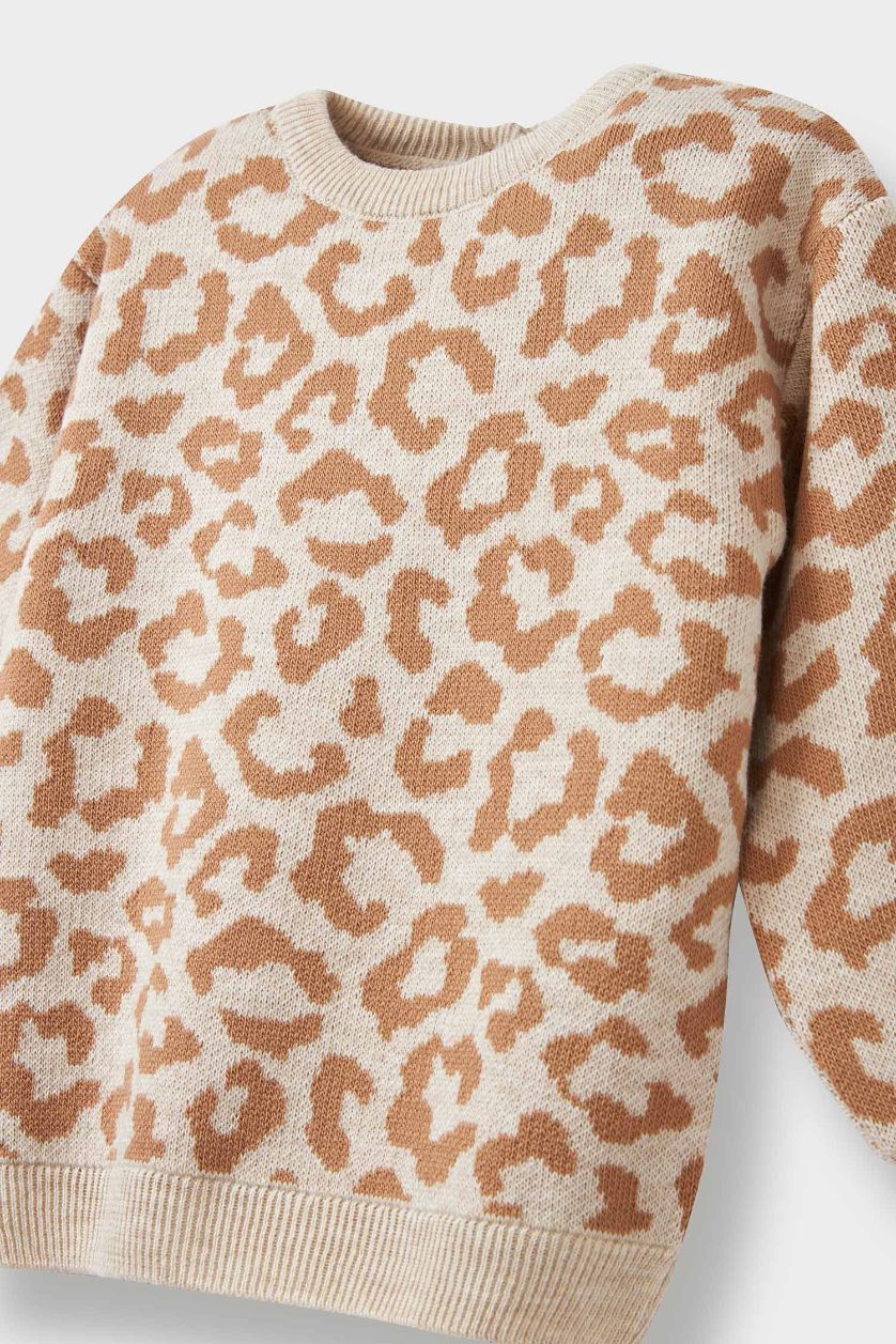 طفلة صغيرة اللون الرملي بلوفر قصة عادية بياقة مستديرة