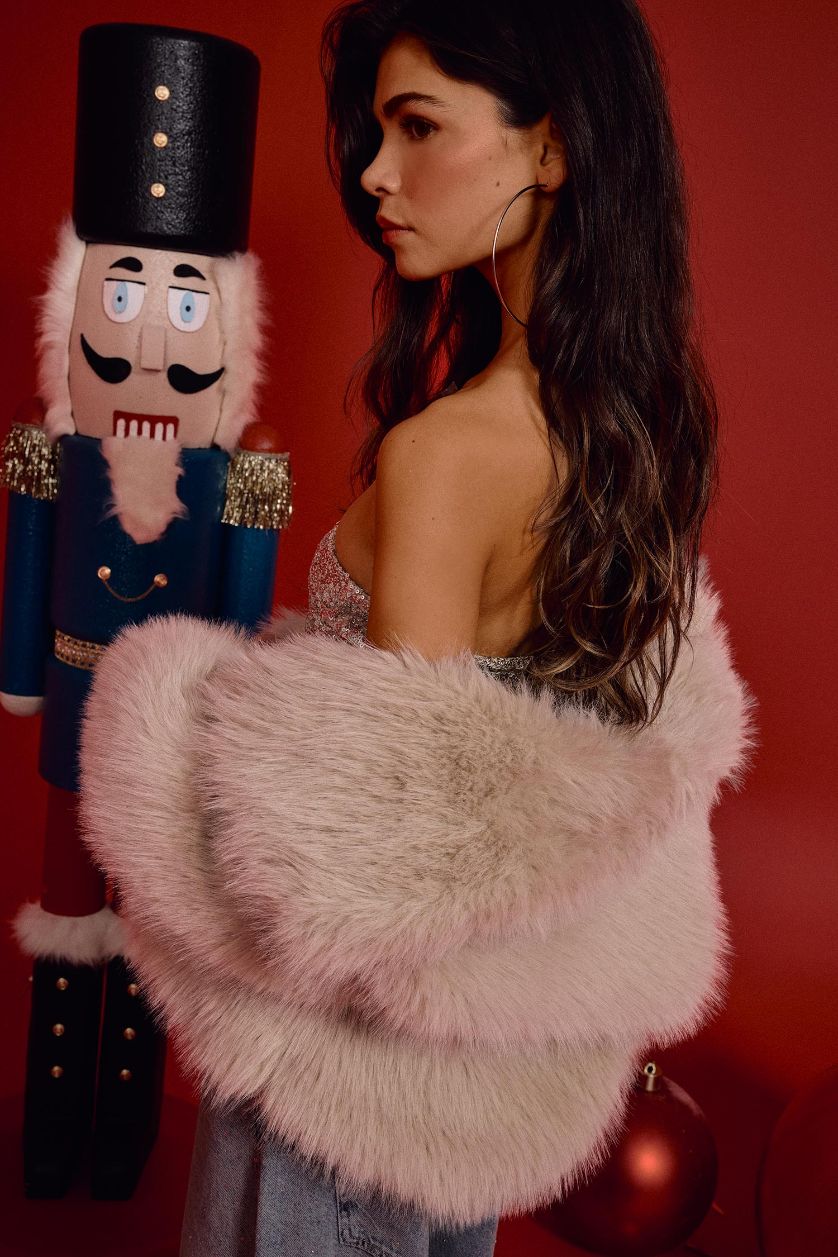 Женщины Бежевый Regular Fit искусственный мех из искусственного меха