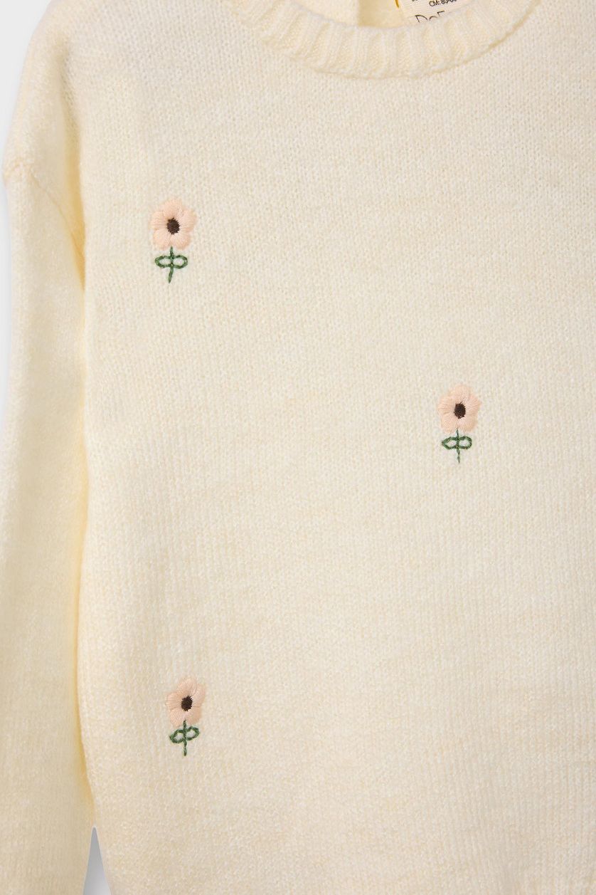 طفلة صغيرة بيج فاتح بلوز صوف بناتي قصة عادية بياخة مستديرة