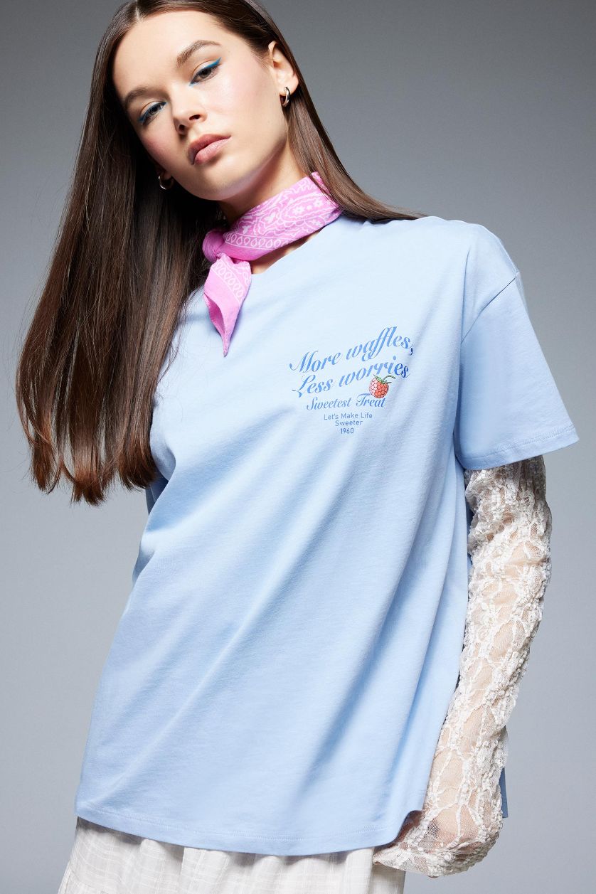 Kadın Mavi Oversize Geniş Kalıp Bisiklet Yaka Sırt Baskılı Kısa Kollu Tişört