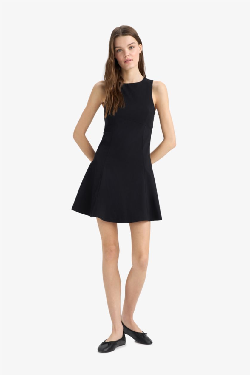 Kadın Siyah Bisiklet Yaka Bengalin Kolsuz Mini Yazlık Elbise