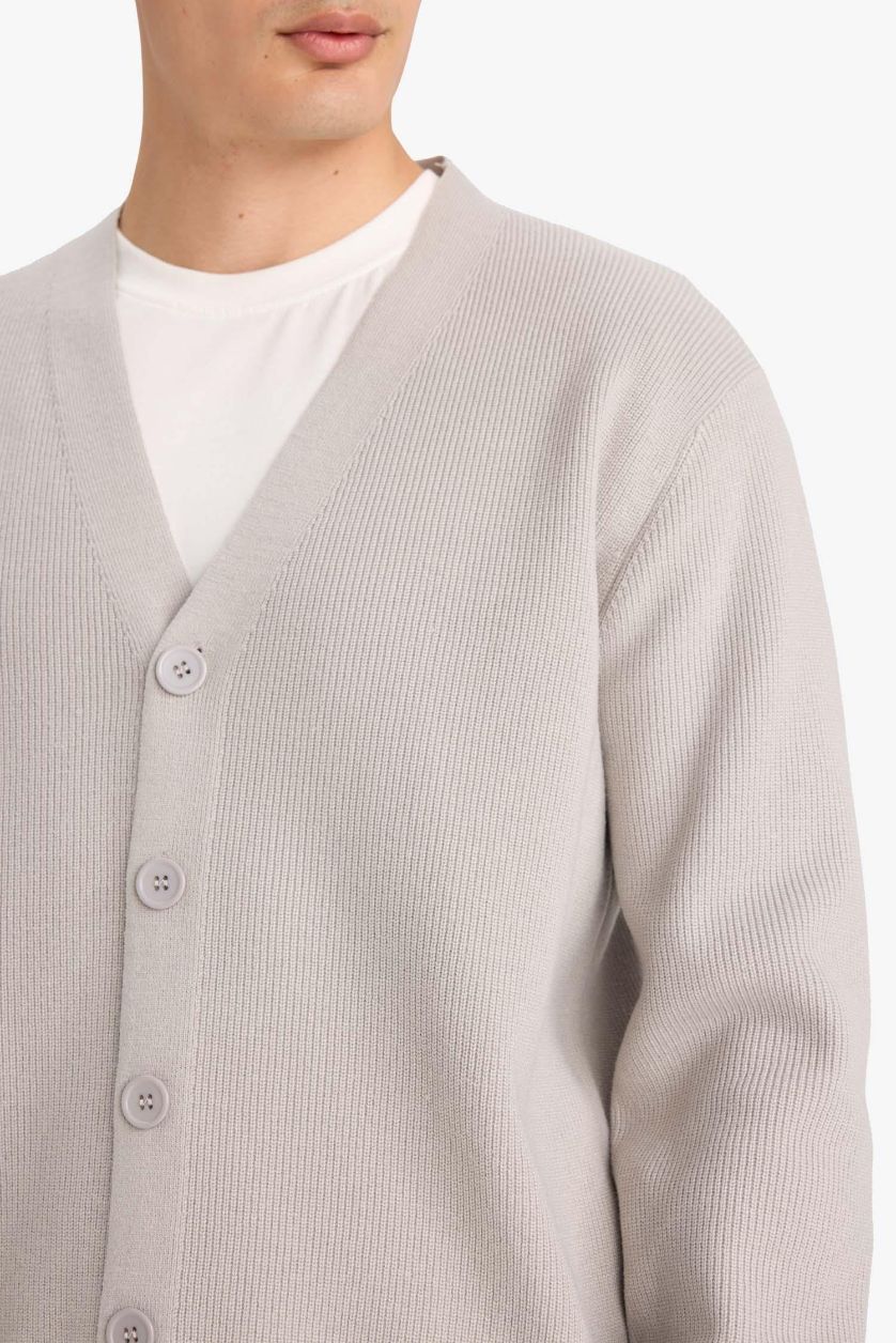 Man Light Grey Relax Fit V-Neck Knit Cardigan