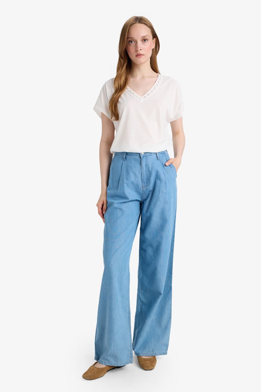 Kadın Ekru V Yaka Kısa Kollu Tişört