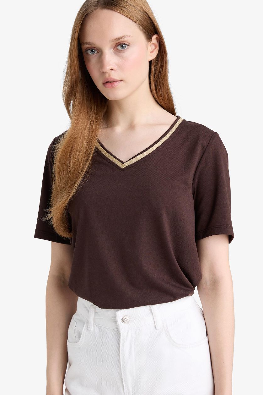 نساء بني تيشيرت عادي كم طويل ورقبة V