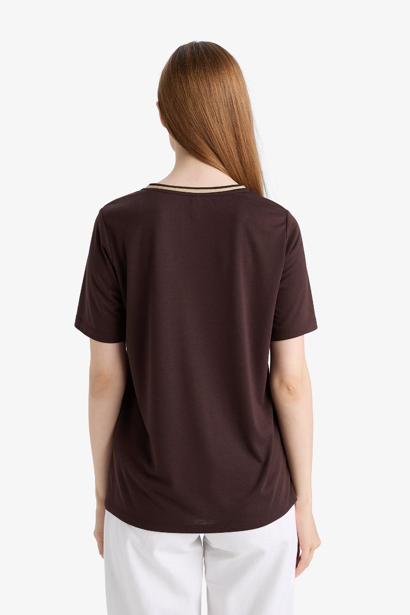 نساء بني تيشيرت عادي كم طويل ورقبة V