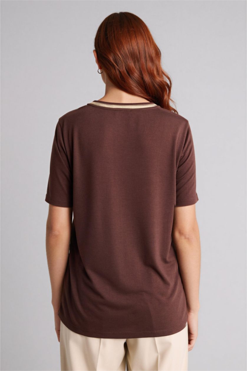 Kadın Kahve Regular Fıt V Yaka Kısa Kollu Tişört