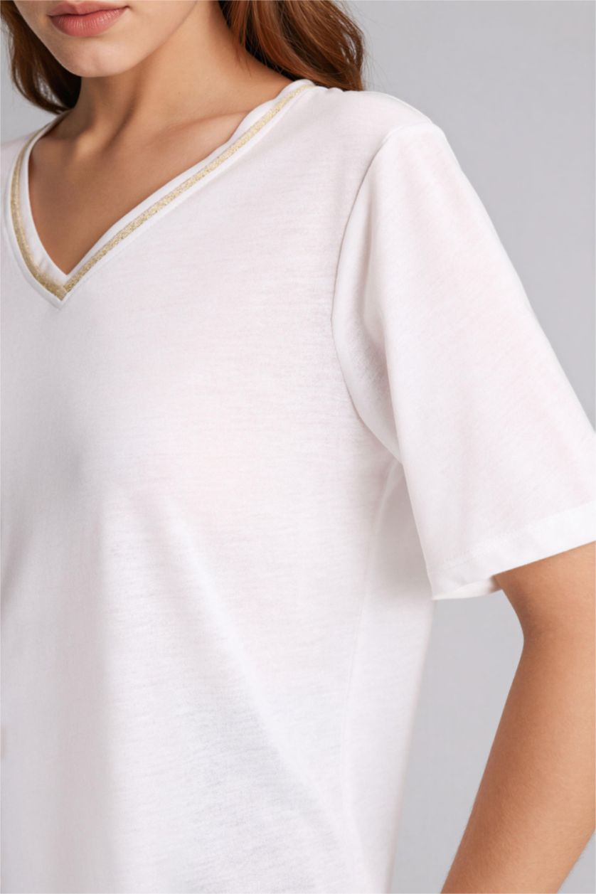 Kadın Ekru Regular Fıt V Yaka Kısa Kollu Tişört