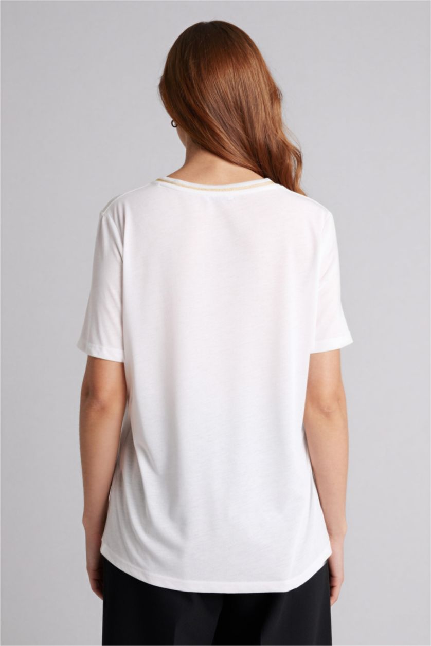 Kadın Ekru Regular Fıt V Yaka Kısa Kollu Tişört