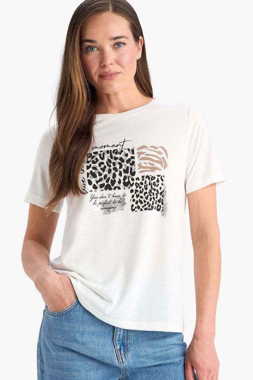 نساء بيج فاتح Regular Fit Crew Neck Short Sleeve T-Shirt