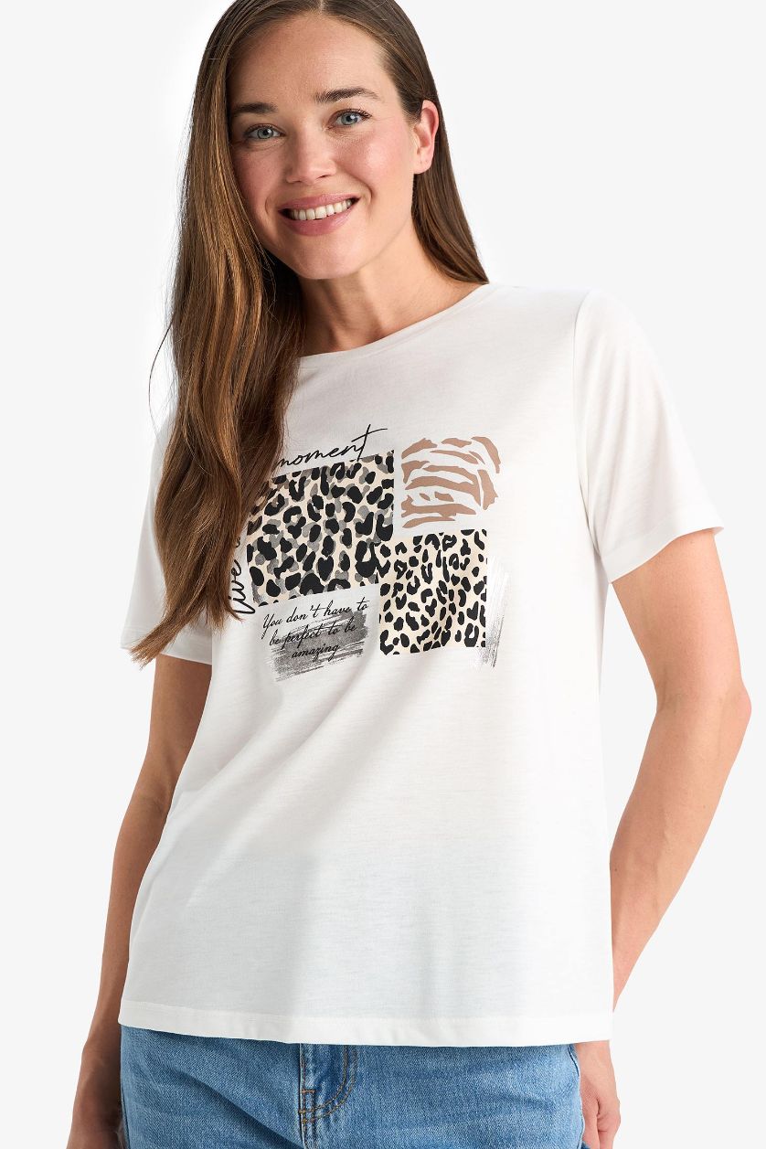 نساء بيج فاتح Regular Fit Crew Neck Short Sleeve T-Shirt