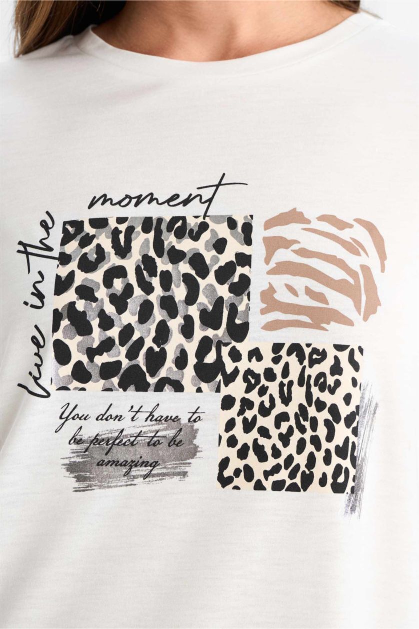 نساء بيج فاتح Regular Fit Crew Neck Short Sleeve T-Shirt