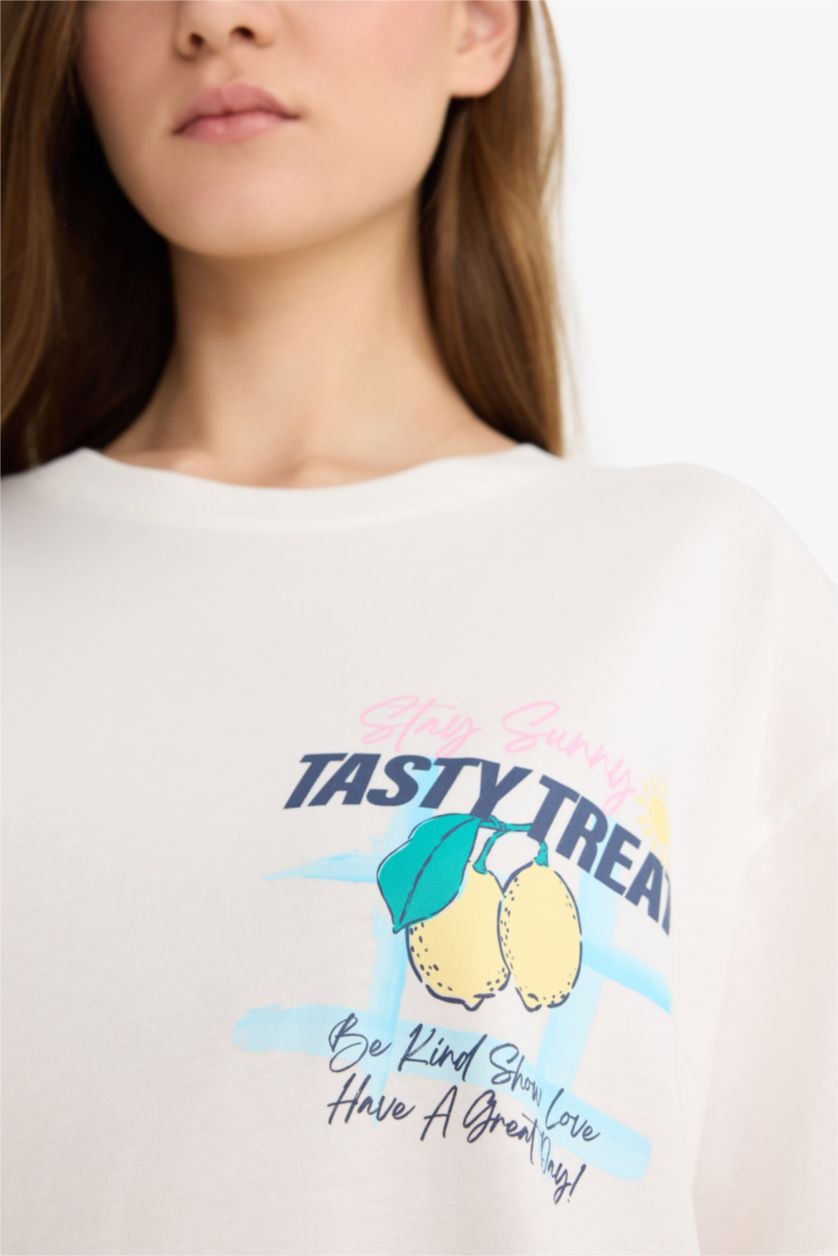 Kadın Kırık Beyaz Oversize Geniş Kalıp Bisiklet Yaka Sırt Baskılı Kısa Kollu Tişört