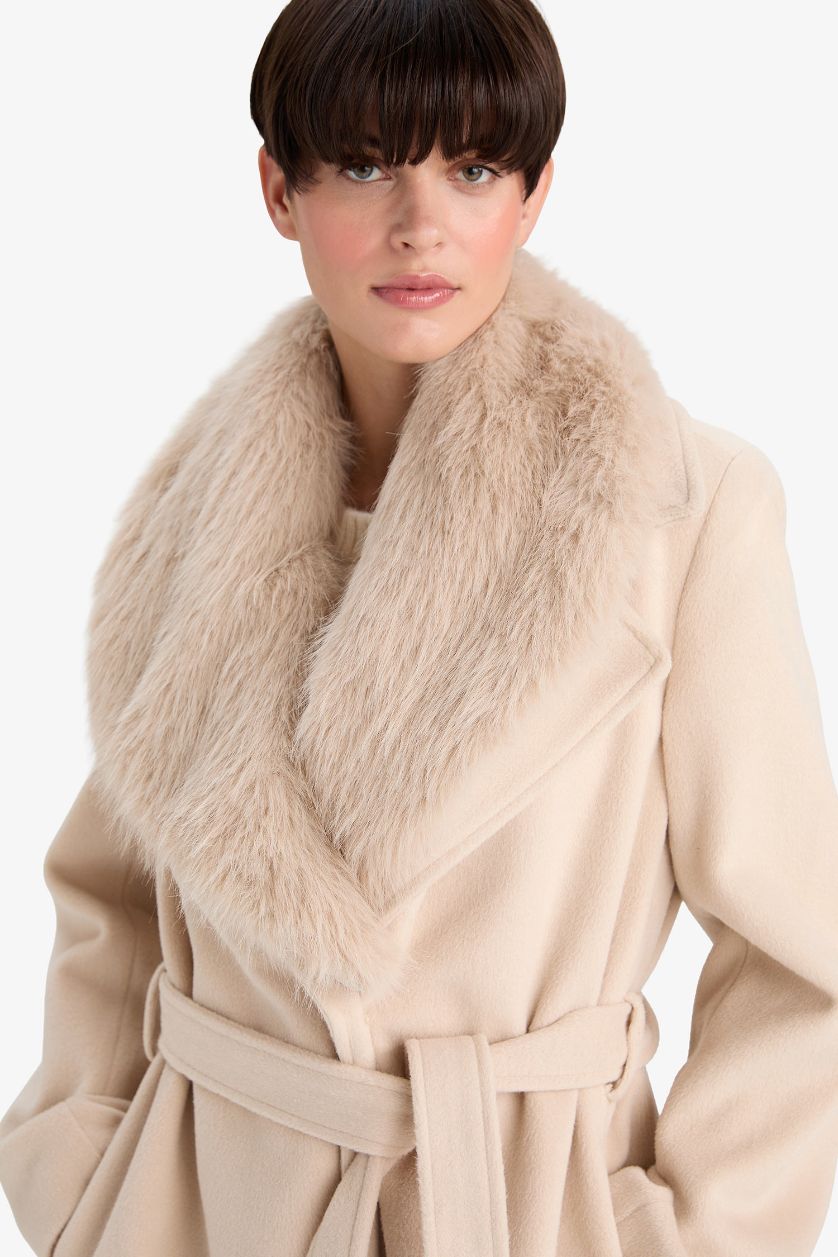 Kadın Ekru Regular Fit Suni Kürk Yaka Kuşaklı Kaşe Uzun Kaban