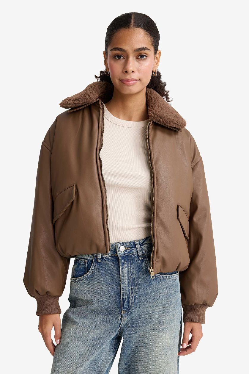 حريمي بني جاكيت جلد صناعي قصة عادية بياقة بولو