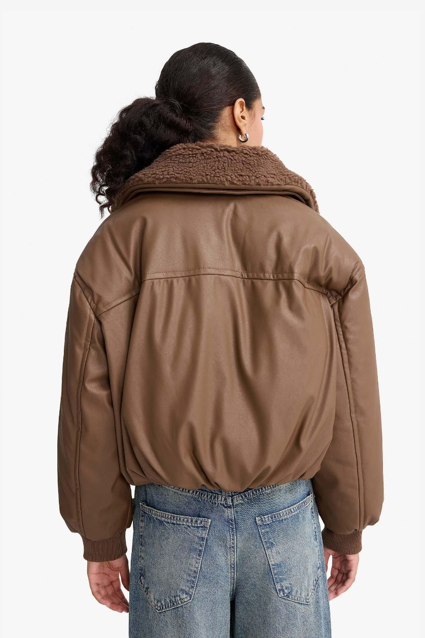 حريمي بني جاكيت جلد صناعي قصة عادية بياقة بولو