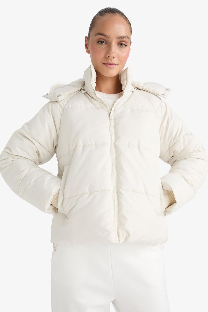 Woman Ecru Windproof Regular Fit Hooded Puffer Jacket