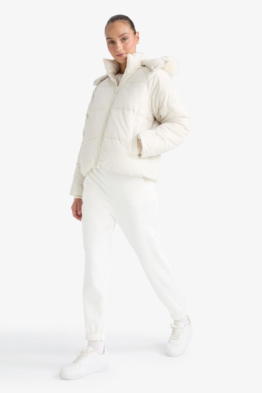 Woman Ecru Windproof Regular Fit Hooded Puffer Jacket