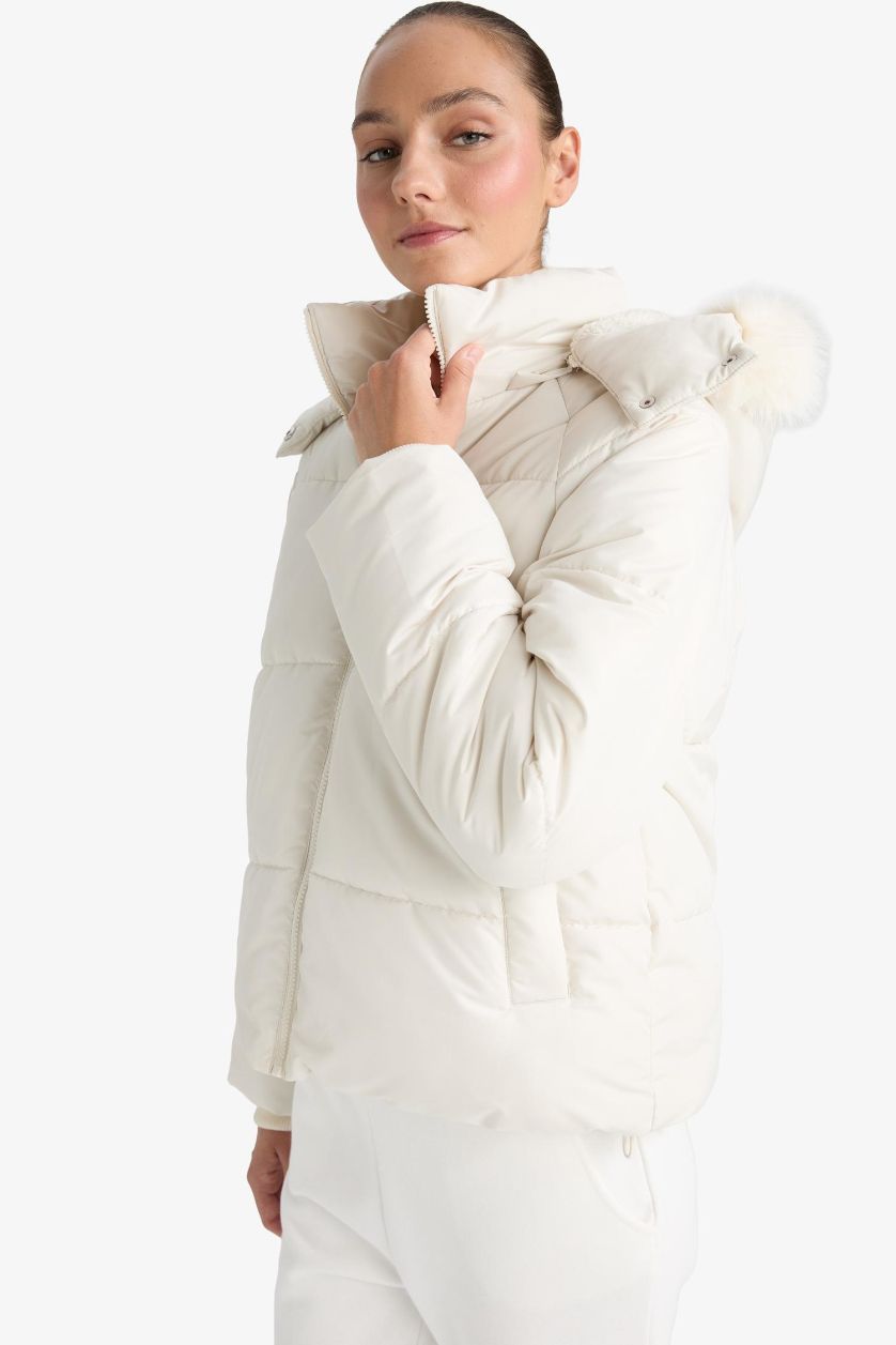 Woman Ecru Windproof Regular Fit Hooded Puffer Jacket