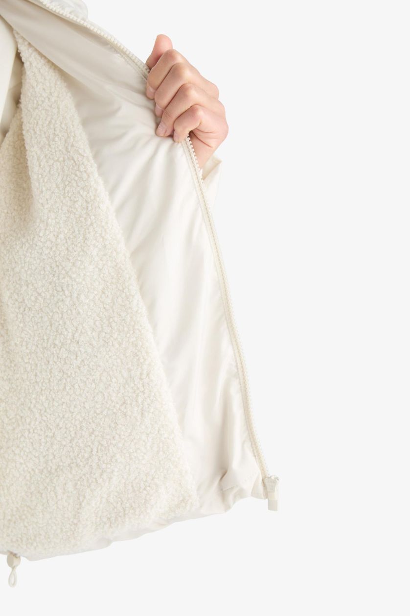 Woman Ecru Windproof Regular Fit Hooded Puffer Jacket