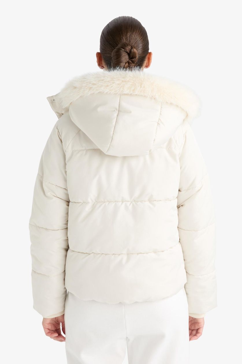 Woman Ecru Windproof Regular Fit Hooded Puffer Jacket