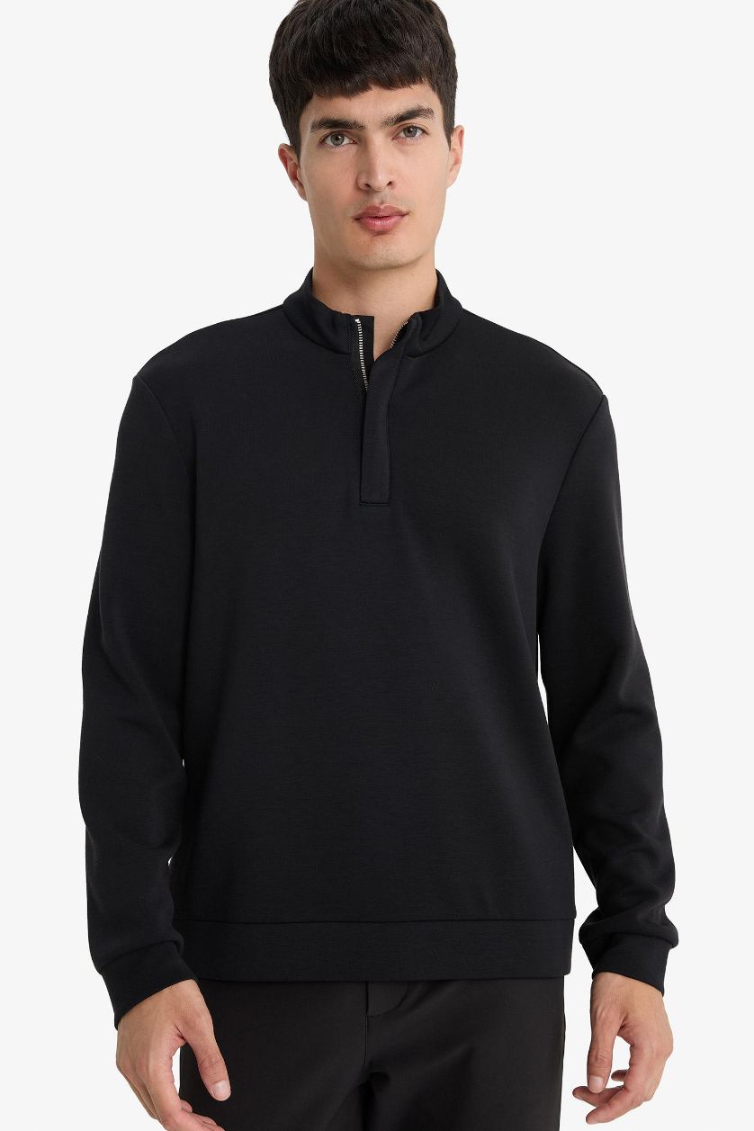 Man Black Regular Fit Long Sleeve Zippered High Neck Sweatshirt