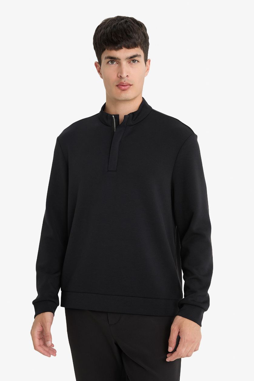 Man Black Regular Fit Long Sleeve Zippered High Neck Sweatshirt