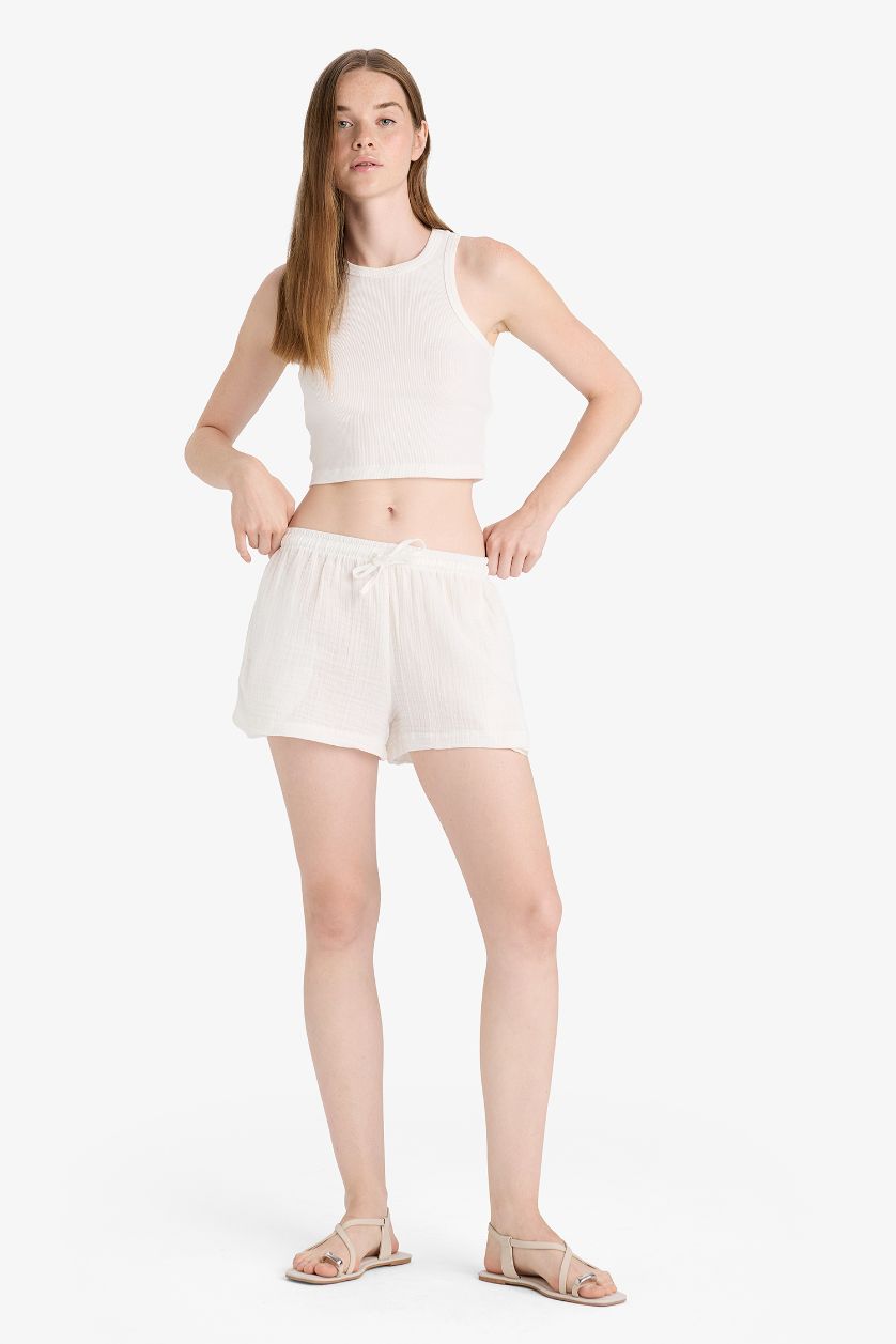 Kadın Kırık Beyaz A Kesim Normal Bel Kısa Paça Müslin Şort