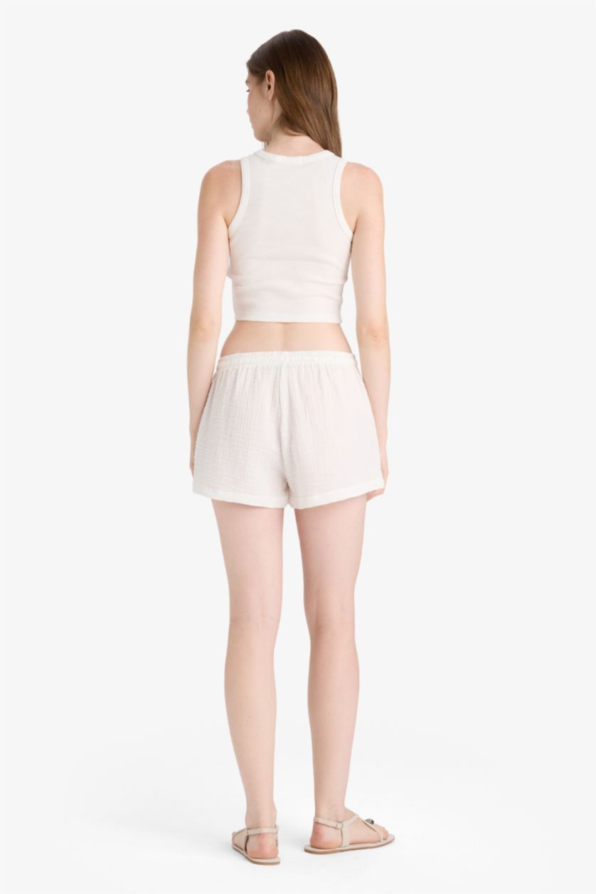 Kadın Kırık Beyaz A Kesim Normal Bel Kısa Paça Müslin Şort